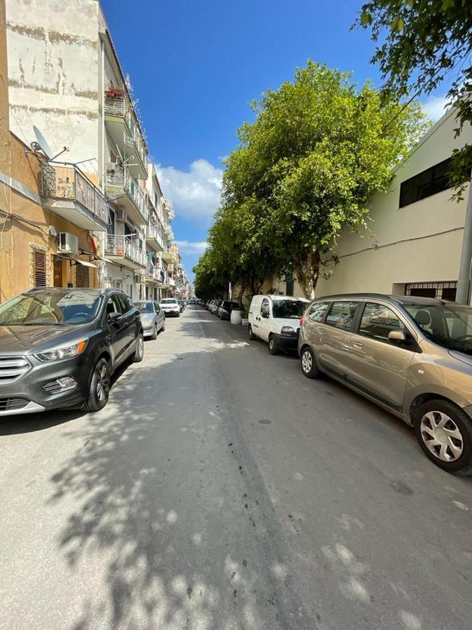 La Trinacria Mare Apartment Palermo Bagian luar foto