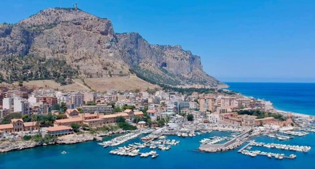 La Trinacria Mare Apartment Palermo Bagian luar foto