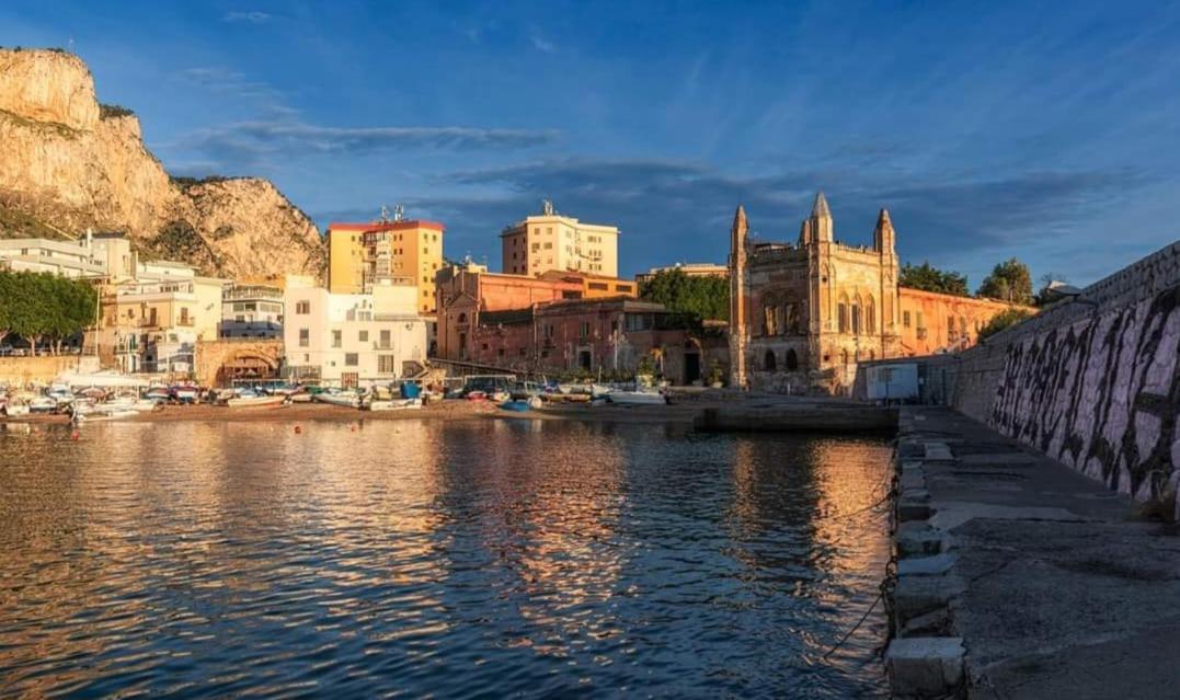La Trinacria Mare Apartment Palermo Bagian luar foto