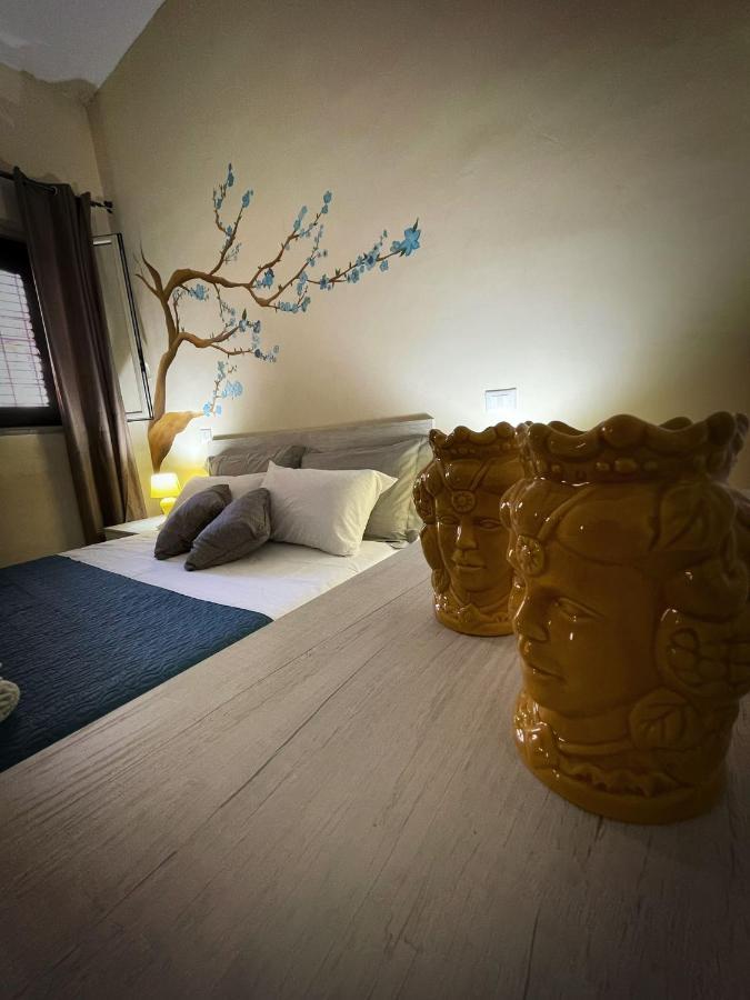 La Trinacria Mare Apartment Palermo Bagian luar foto