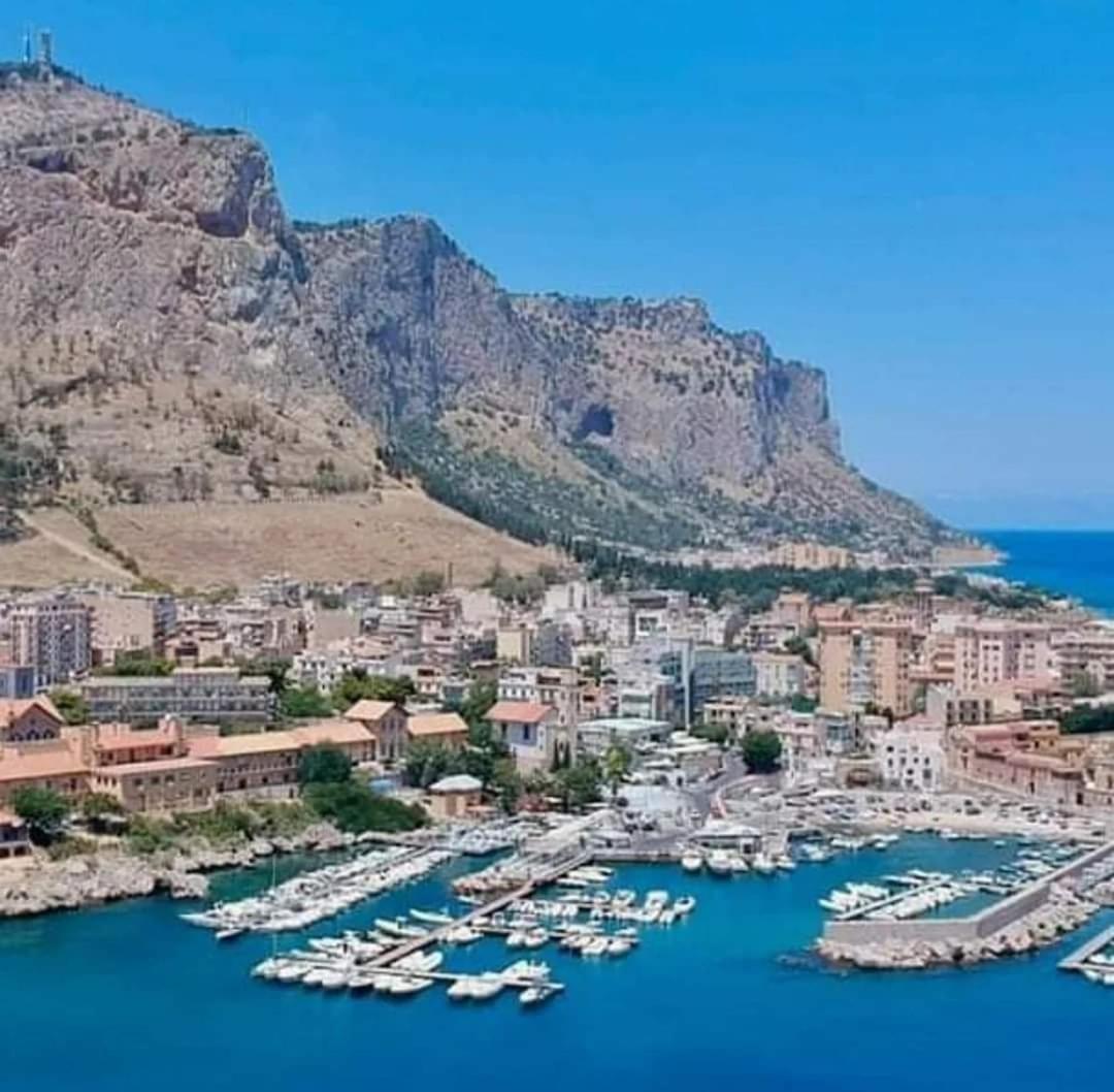 La Trinacria Mare Apartment Palermo Bagian luar foto